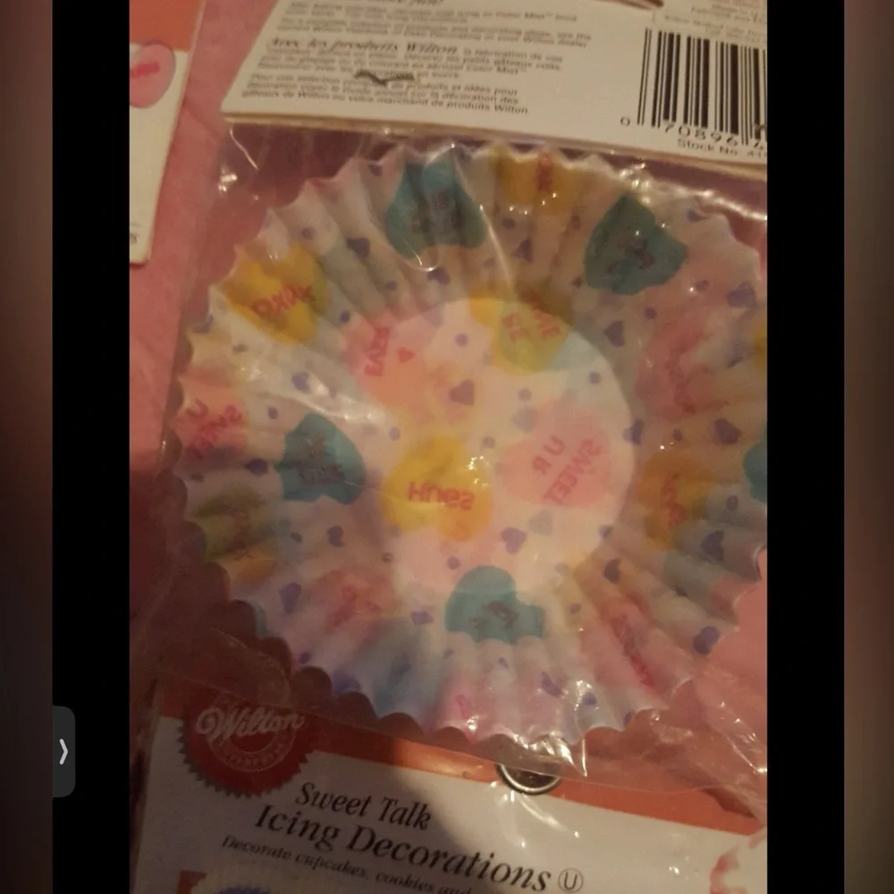 4pc WILTON CUPCAKE VALENTINE'S DECORATON KITS STYLE 2 new